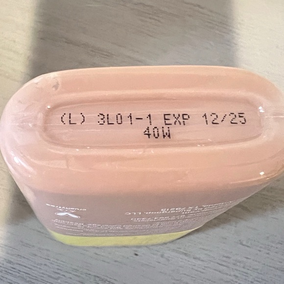 New supergoop protec (tint) daily spf 50 - Picture 2 of 4